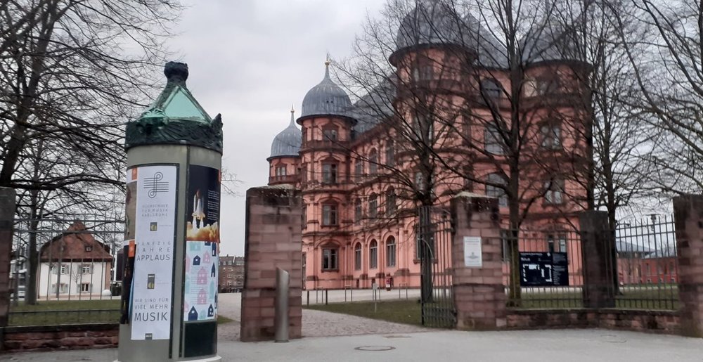 1404881029_KarlsruherMusikhochschuleSchlossGottesaue.thumb.jpg.c30182eafa2baff0992698d844e7ba5c.jpg